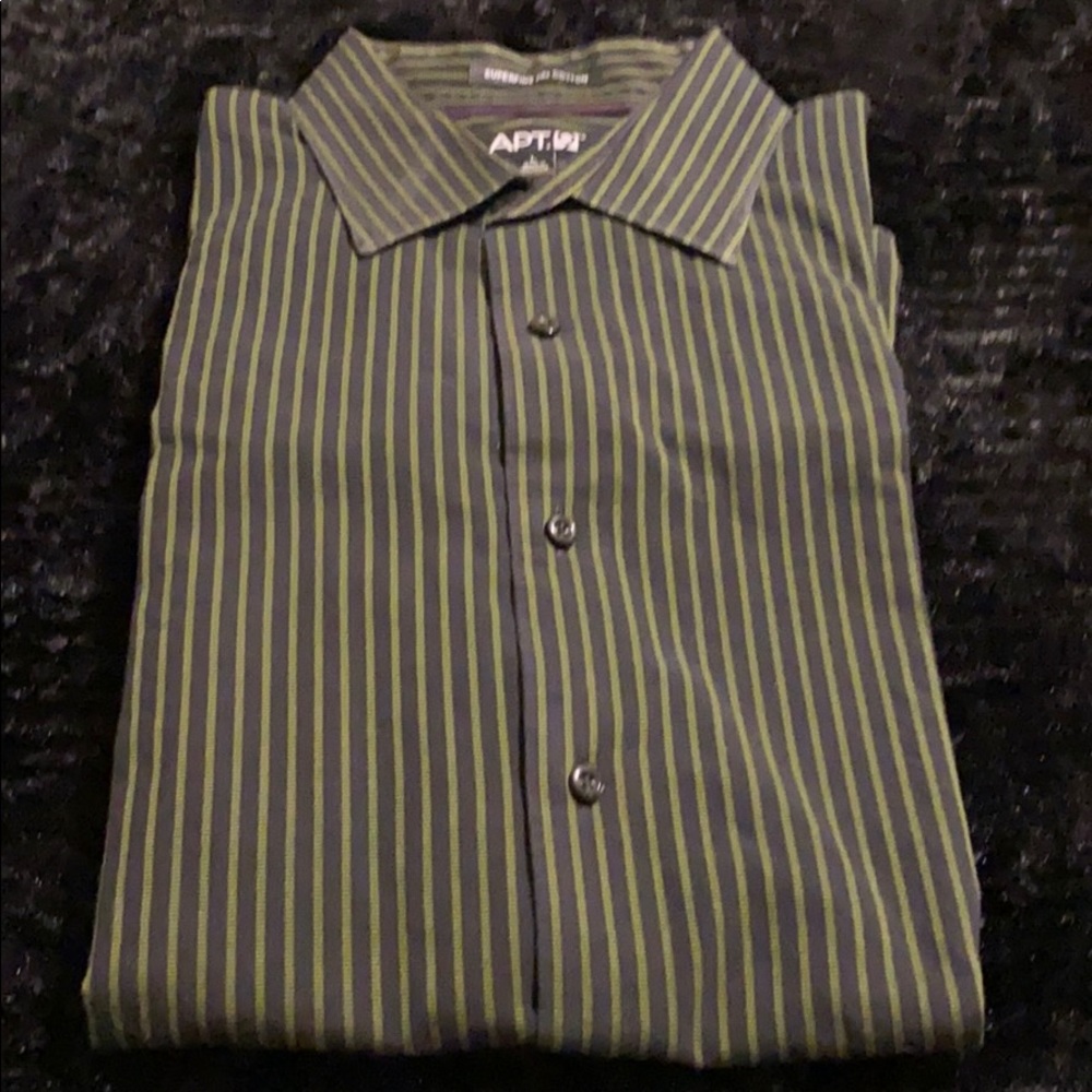 Apt. 9 dress shirt. L